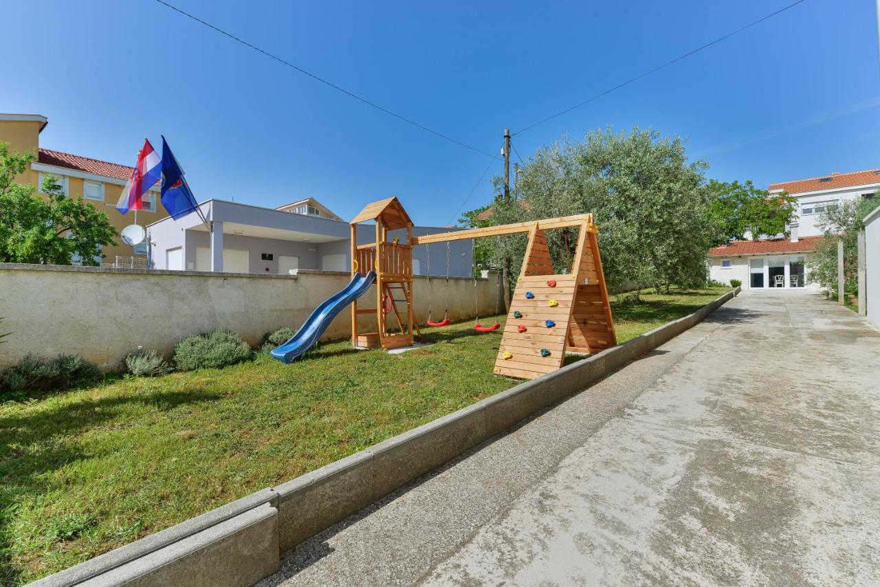 Villa Hacienda Mia With Pool And Yacuzzi, Free Parking à Zadar Extérieur photo