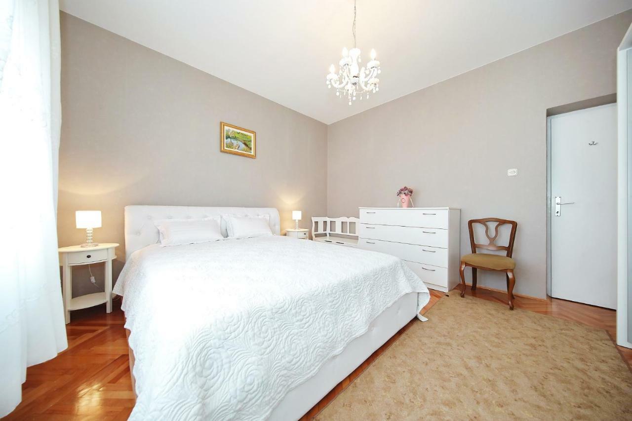 Villa Hacienda Mia With Pool And Yacuzzi, Free Parking à Zadar Extérieur photo